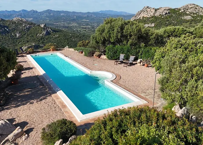 Grosses Mit Pool Rundumblick Fuer 1-2 Familien Nyaraló Cannigione